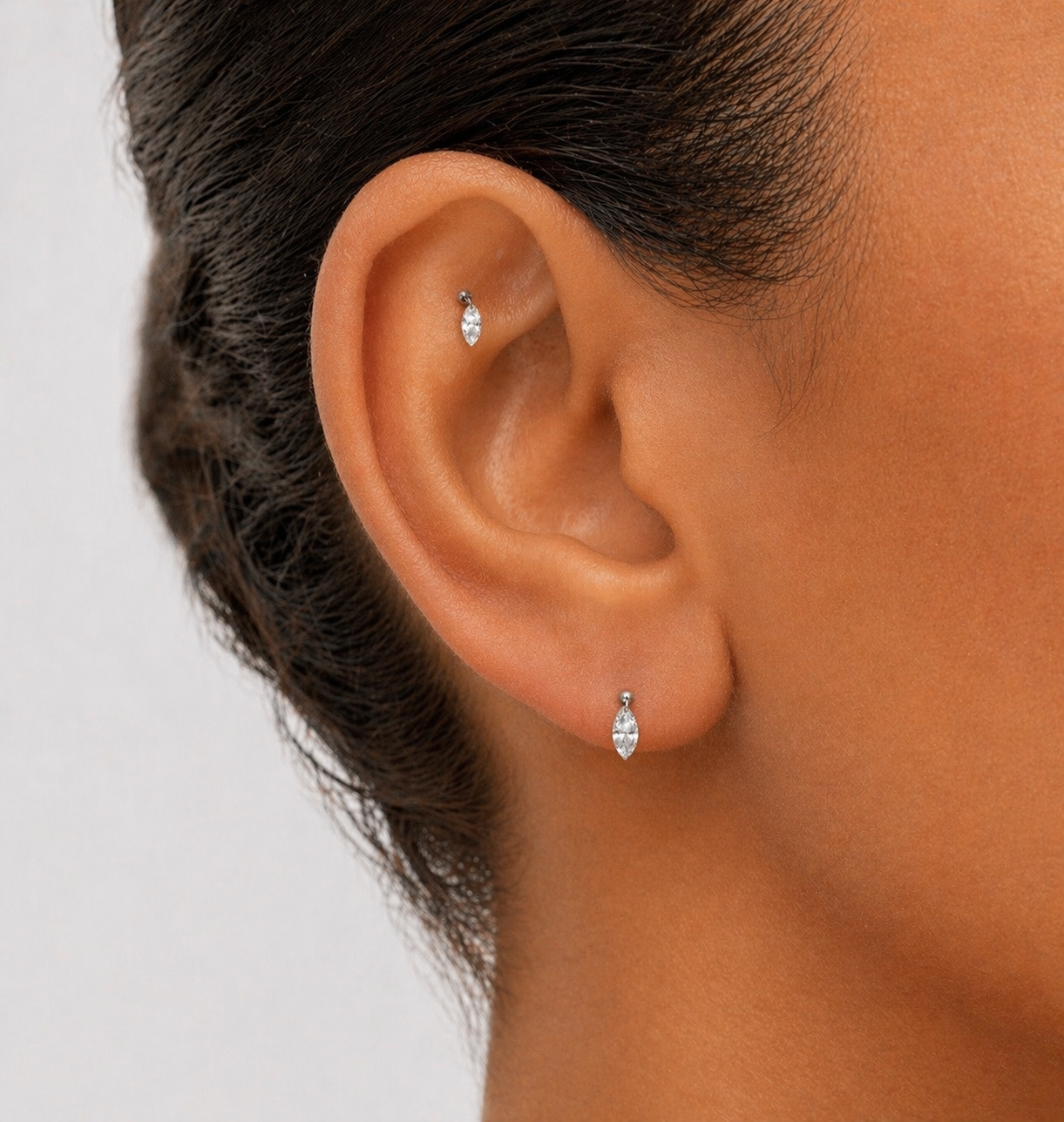 18K Gold Natural Diamond Drop Labret - Image 4