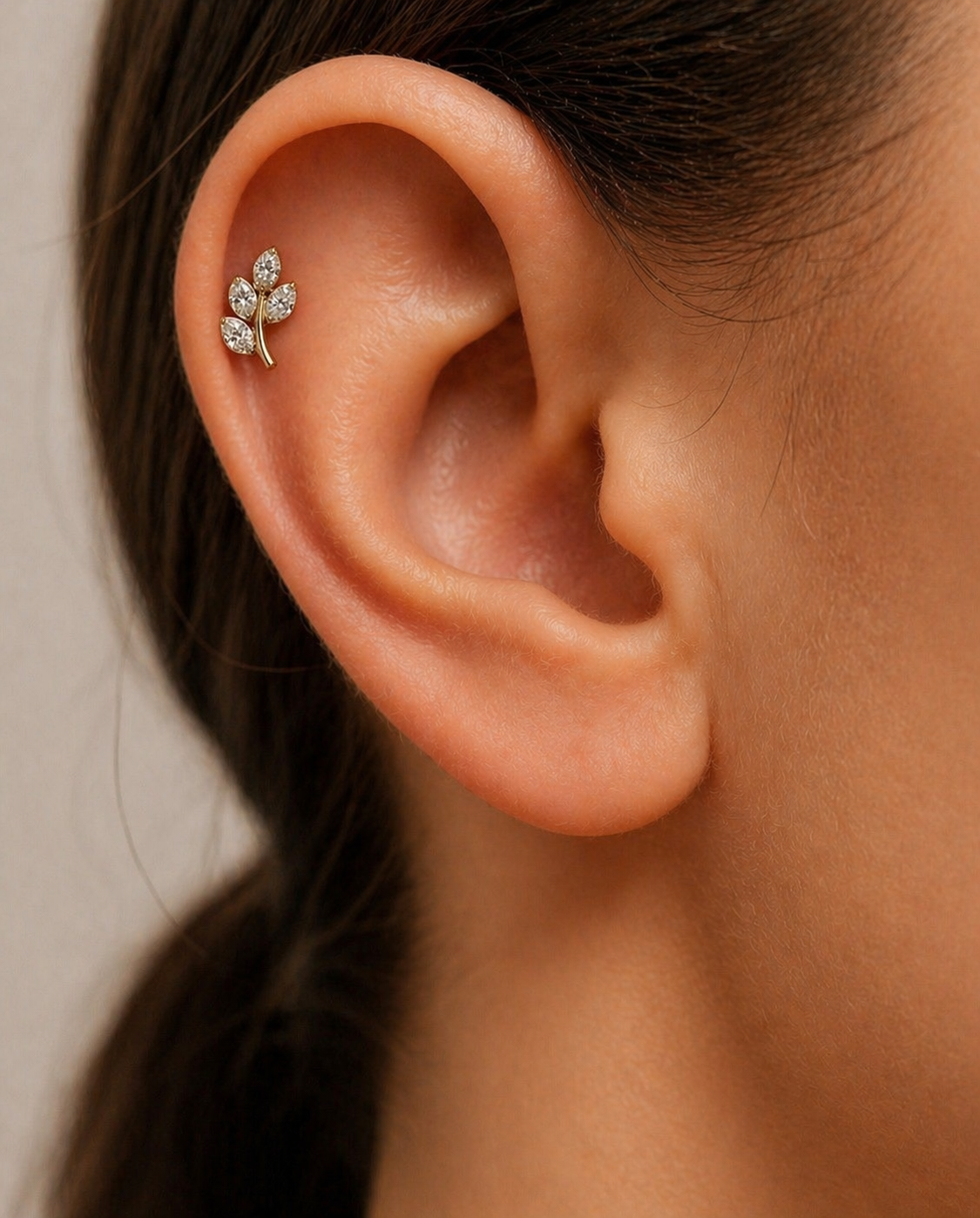 18K Gold Invisible Set Natural Diamond Leaf Labret - Image 2